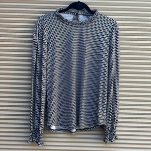 Adrianna Papell woman’s Size medium houndstooth blouse EUC